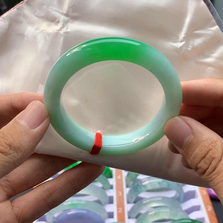 翡翠手镯未镶嵌正