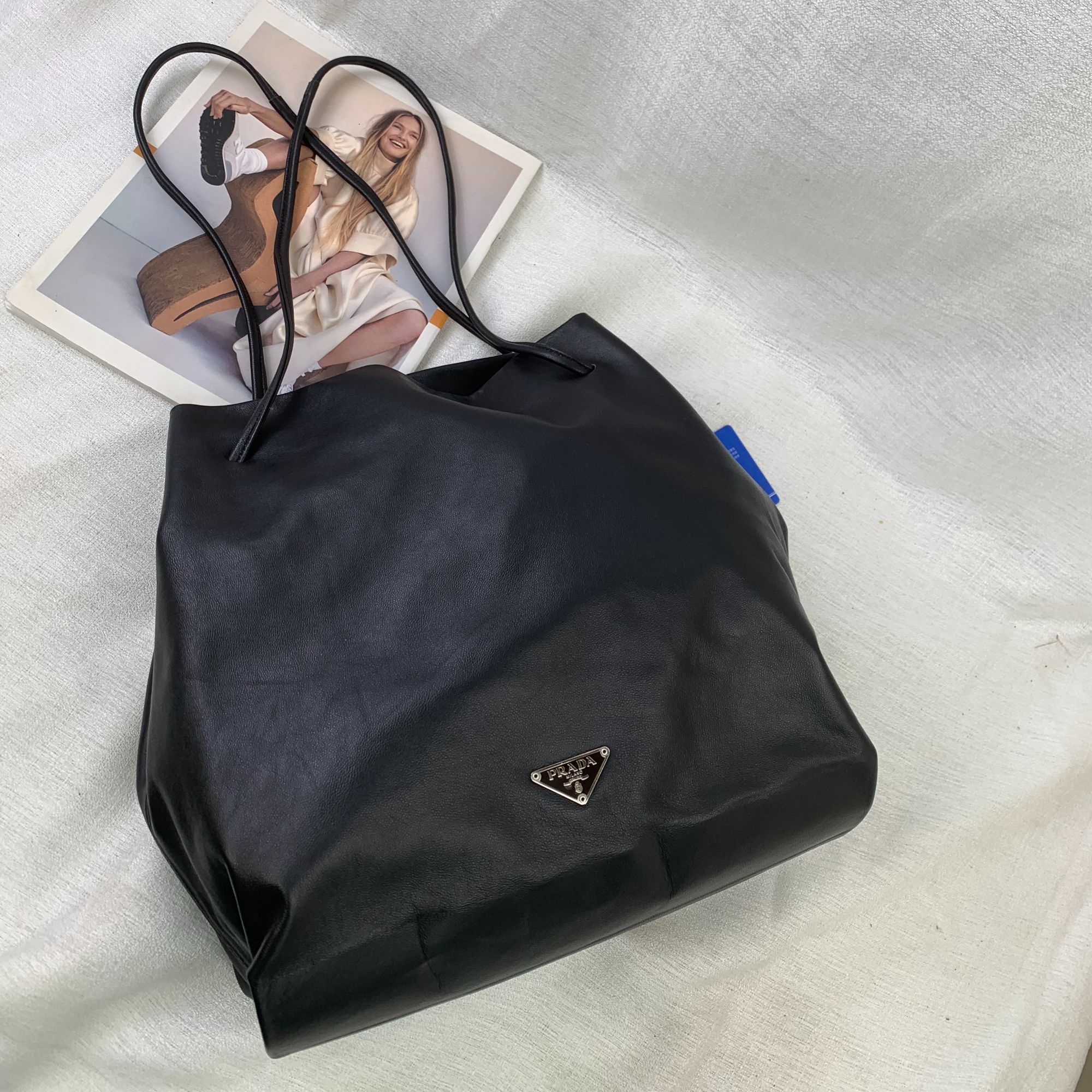 95新 Prada/普拉达 黑色抽绳单肩斜跨包/WJ12219608/9608