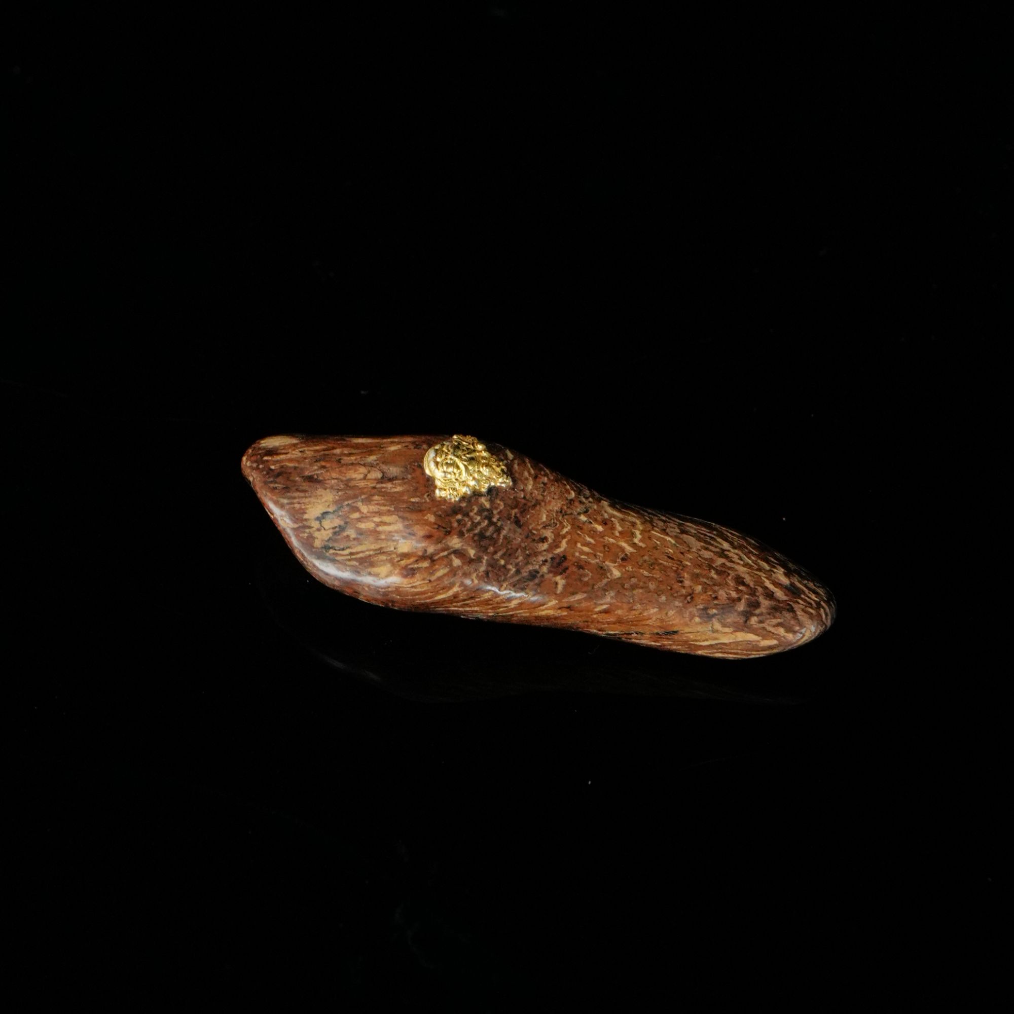 DY-B5941 文莱土沉沉水吊坠 5.1x1.6x1.2cm  4.44g
