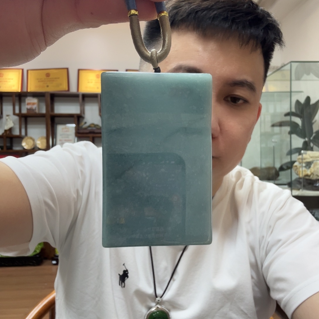 翡翠未镶嵌颈饰刘旅途