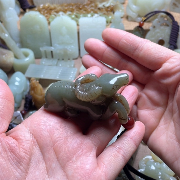 和田玉未镶嵌颈饰