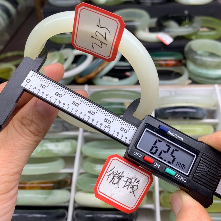 金***号蛇纹石玉未镶嵌手镯2125