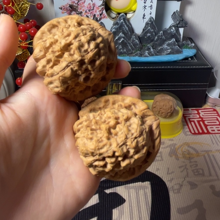 文玩核桃把件龙鼎50