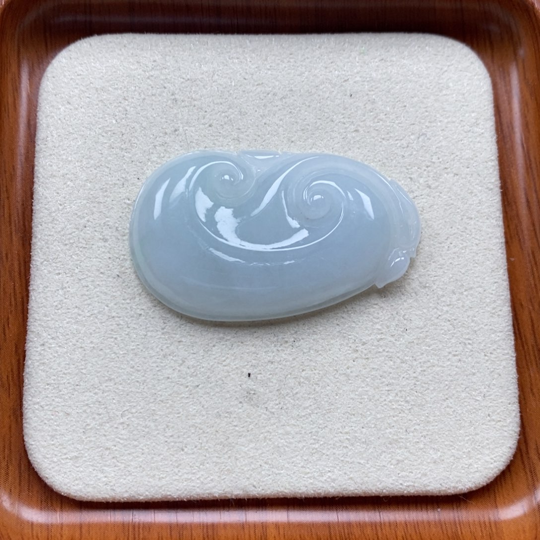 翡翠未镶嵌颈饰如意