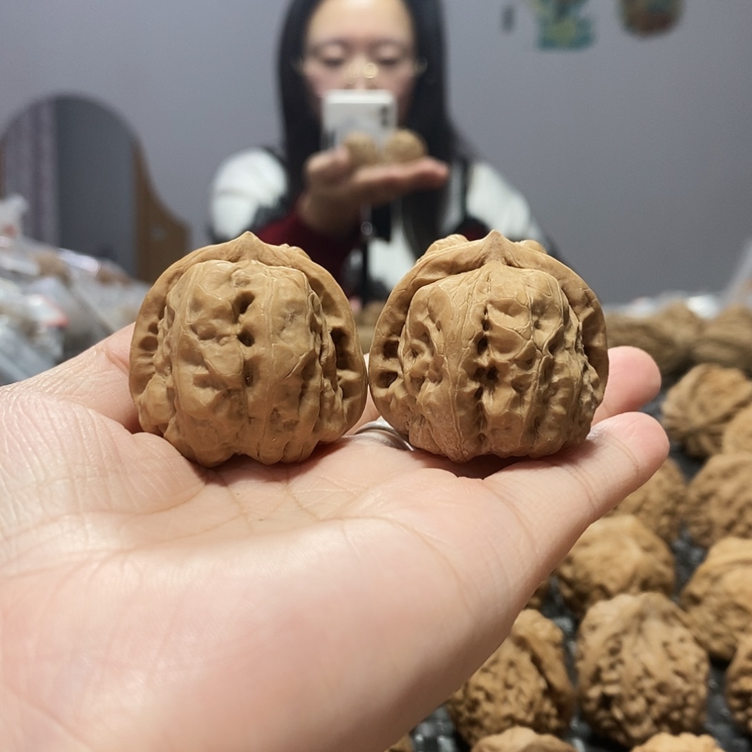 用***4桃核吊坠蛤蟆38边39肚黄