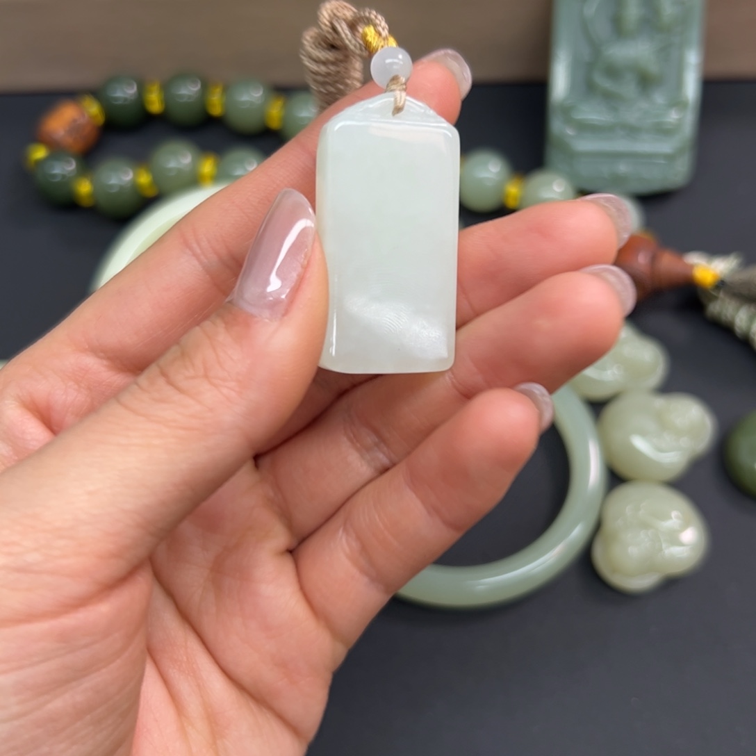 和田玉未镶嵌颈饰