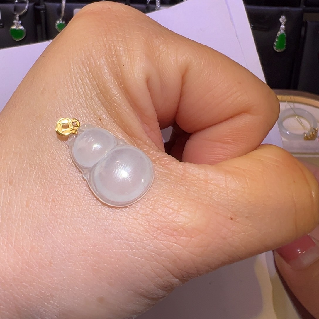 翡翠颈饰18K金镶嵌吊坠