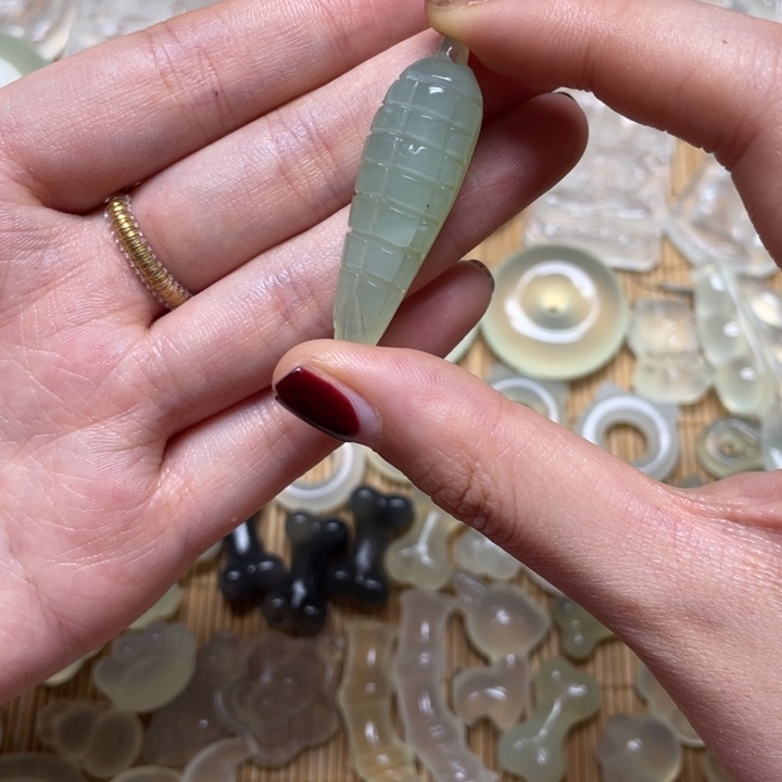 蛇纹石玉颈饰未镶嵌