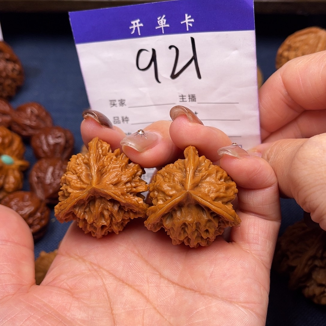 文玩核桃吊坠盘山三棱35