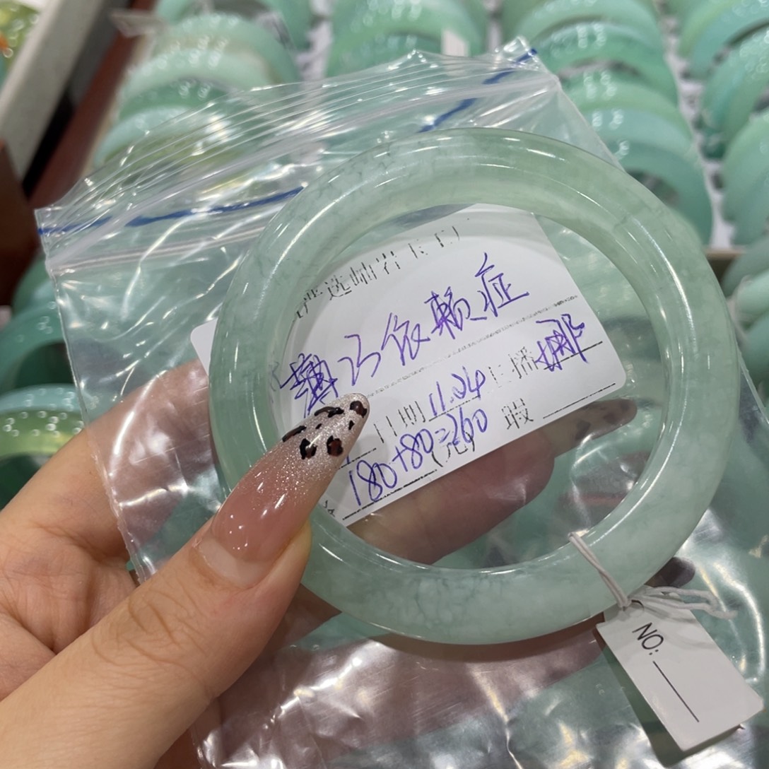 薄***️蛇纹石玉未镶嵌手镯