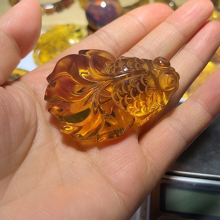 琥珀未镶嵌颈饰老矿金珀鱼