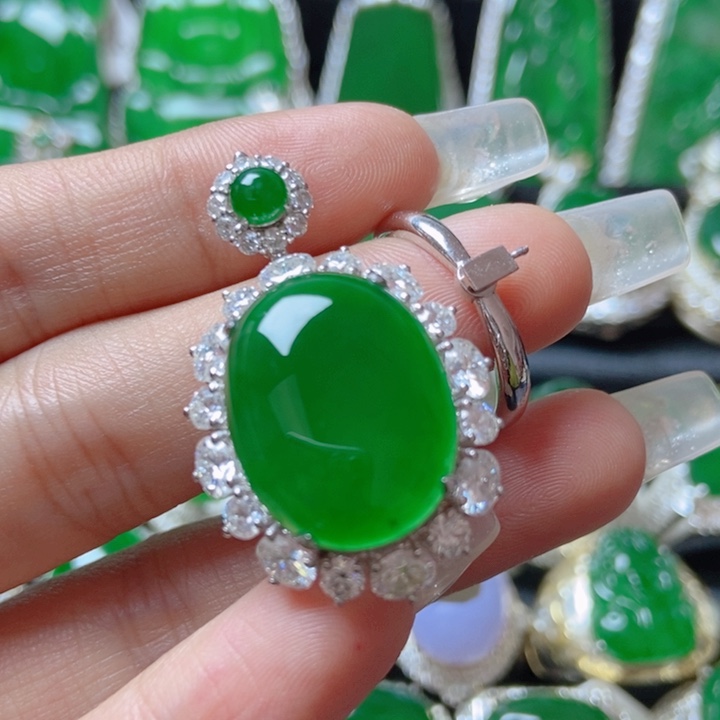 翡翠颈饰18K金镶嵌18129159。