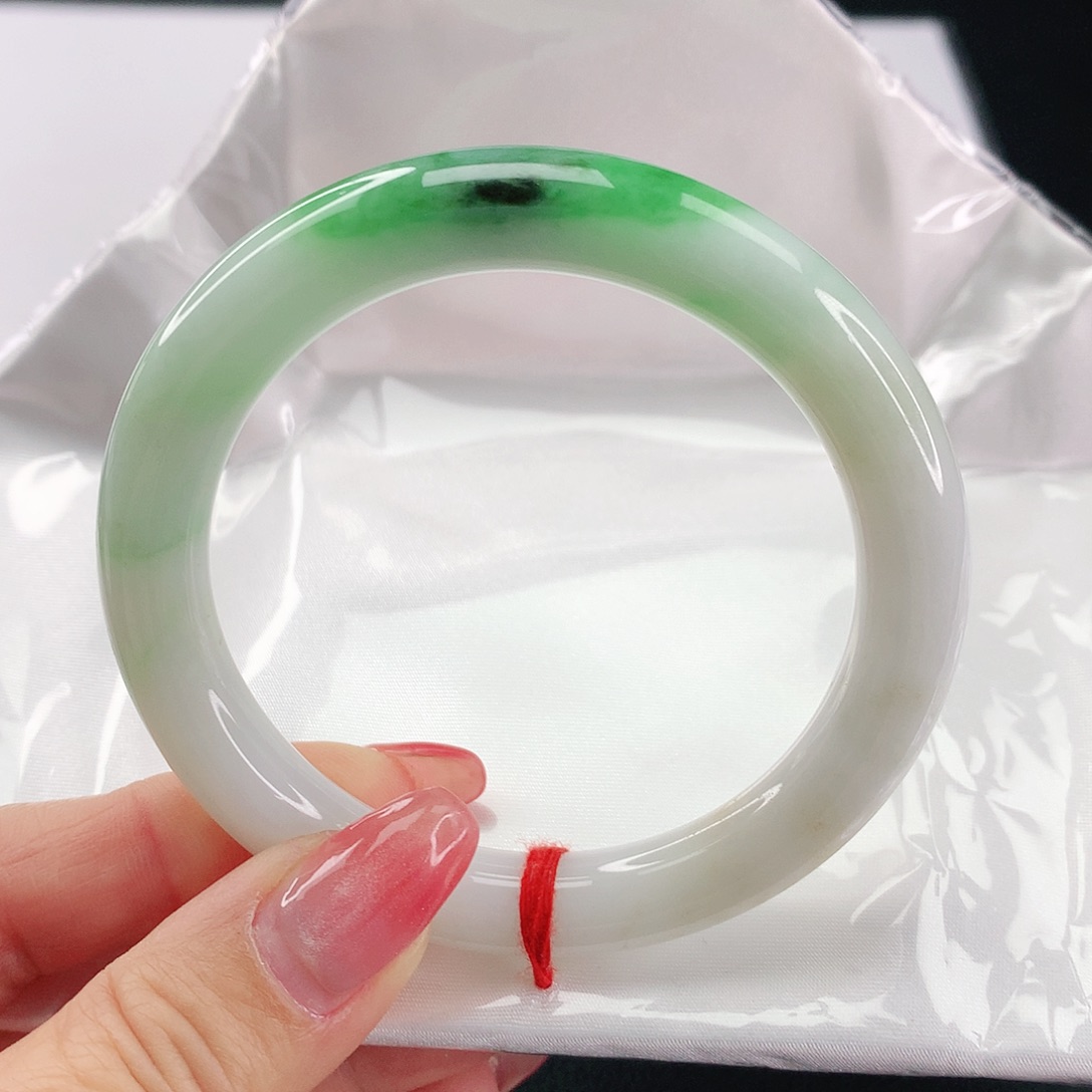 翡翠手镯未镶嵌翡翠070