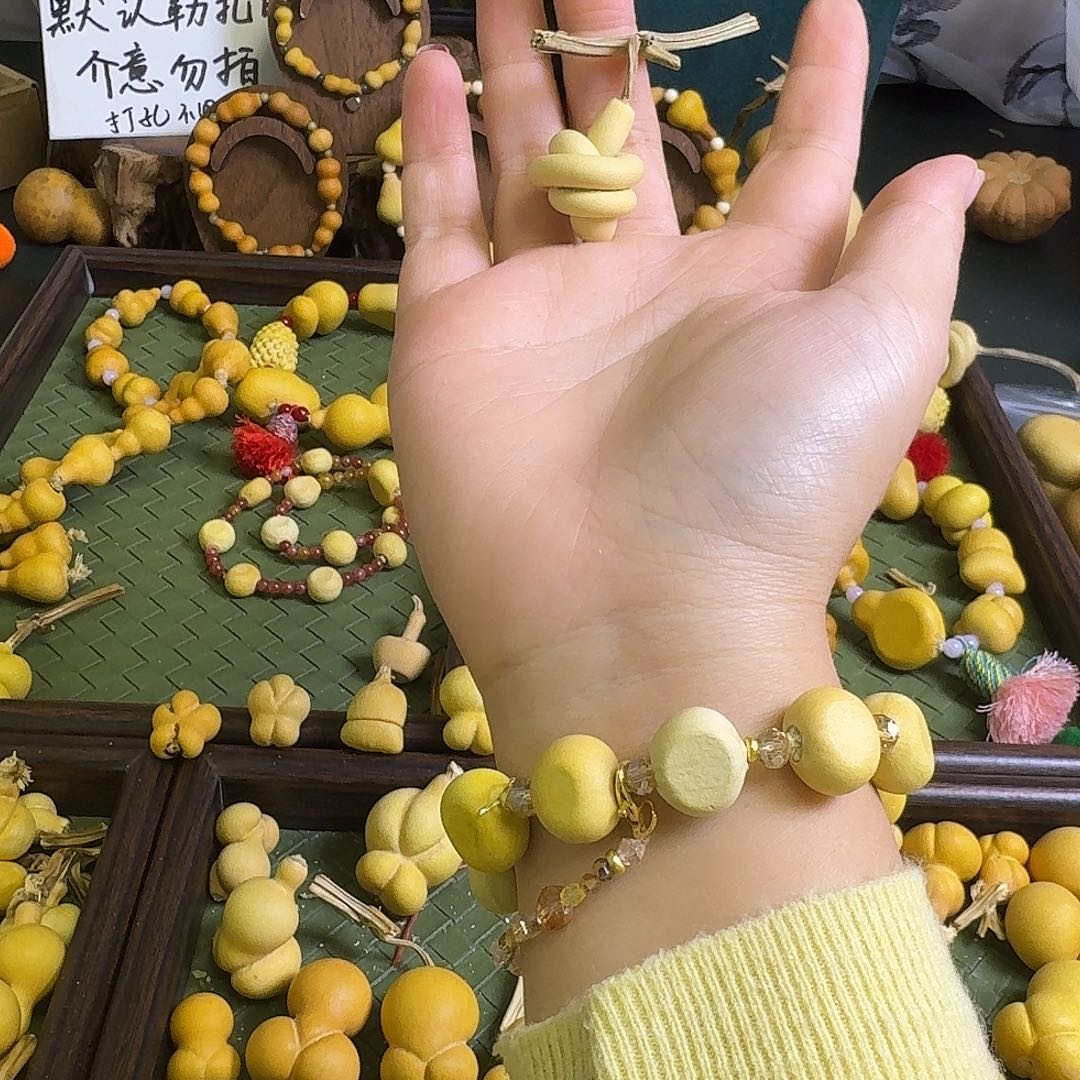 I***秦大叶紫檀（黑酸枝木类）