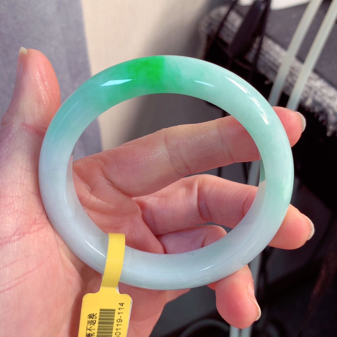 翡翠手镯未镶嵌一****?缅甸