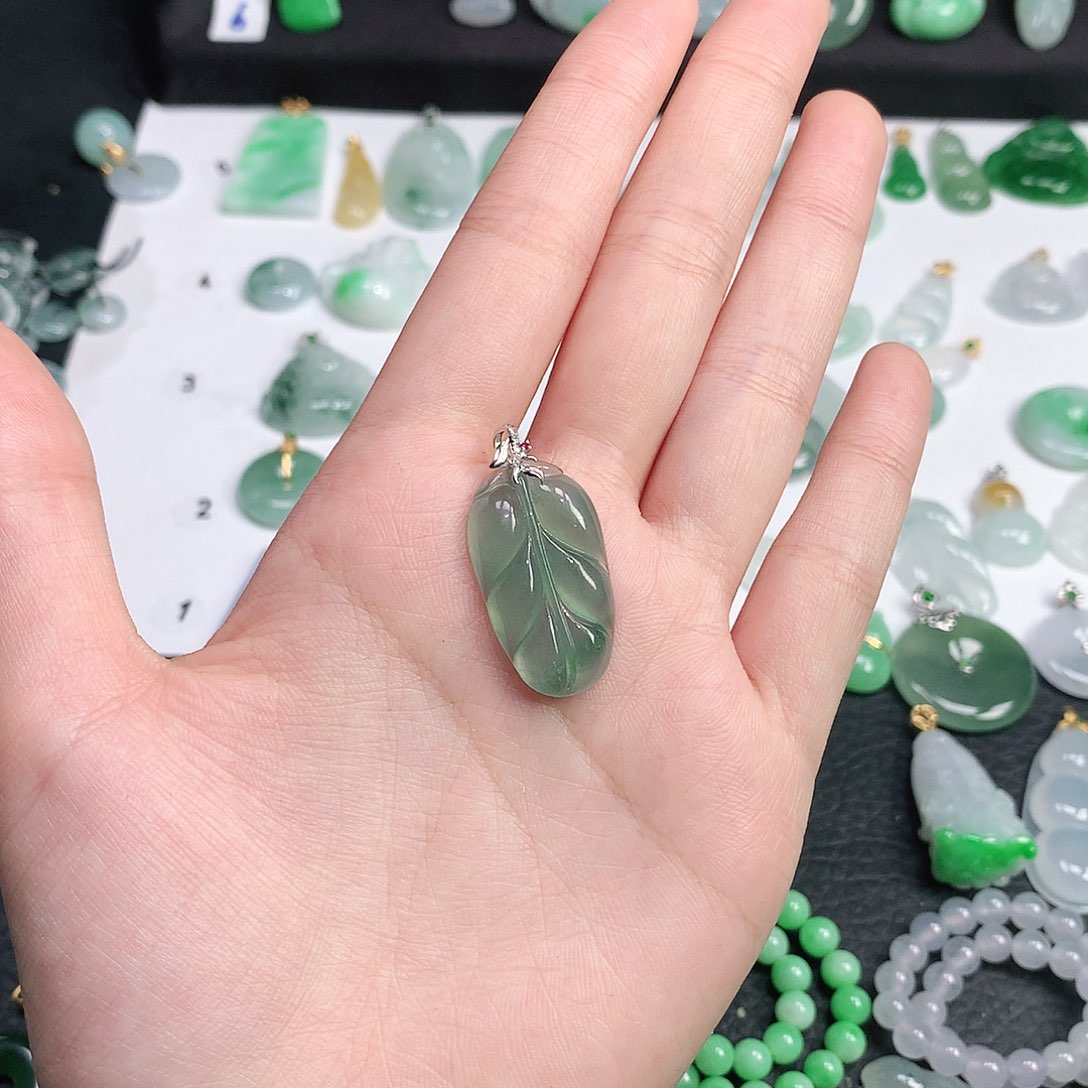 翡翠颈饰未镶嵌翡翠