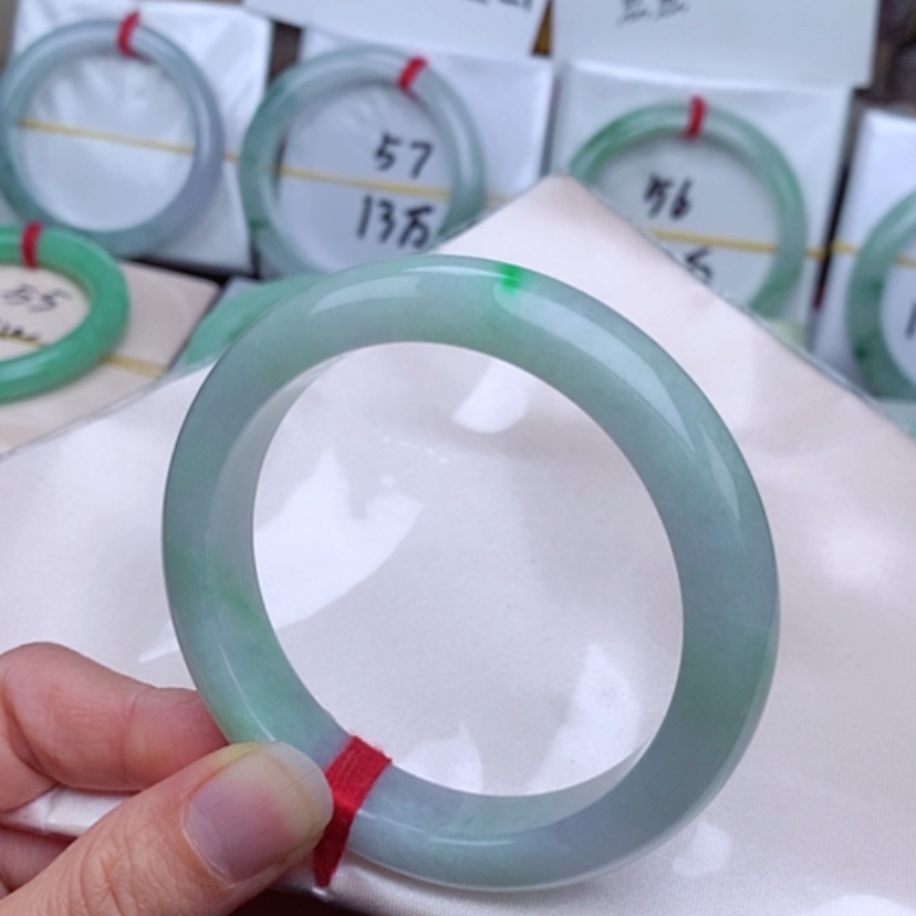 【闪购商品】翡翠手镯未镶嵌            正圈57 白底青
