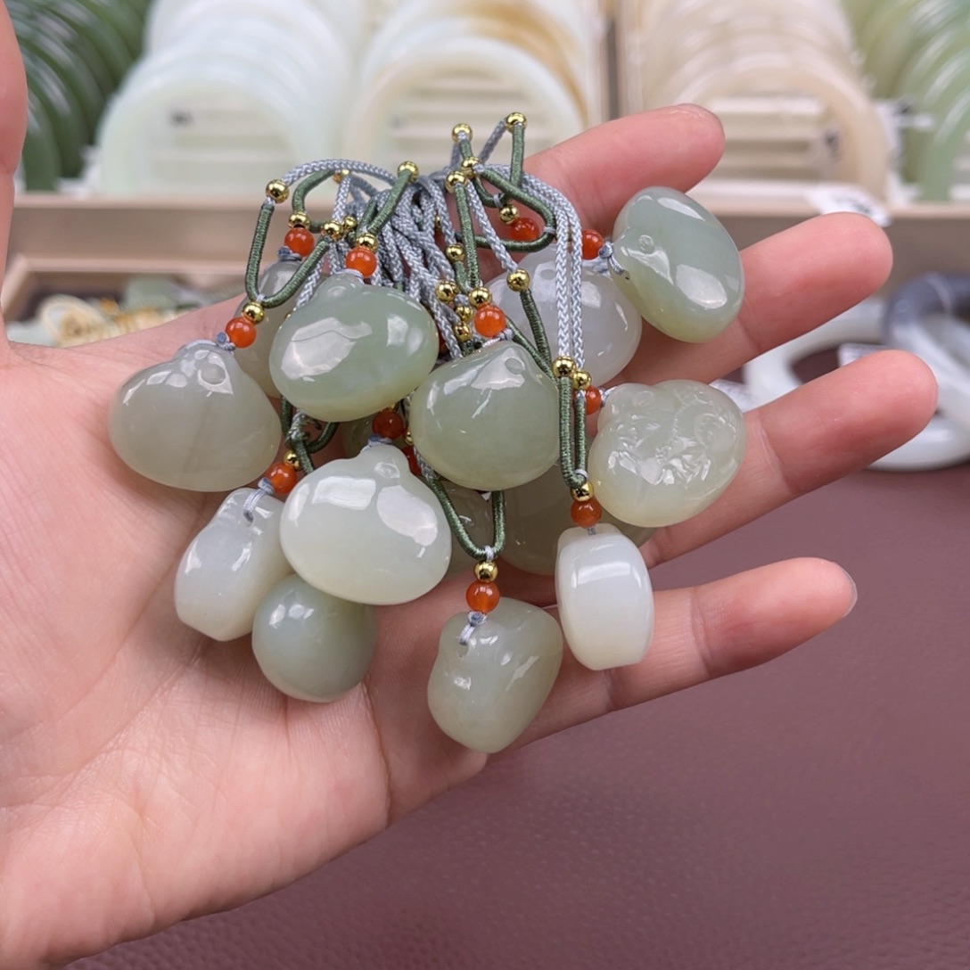 和田玉未镶嵌吊坠(不含链)