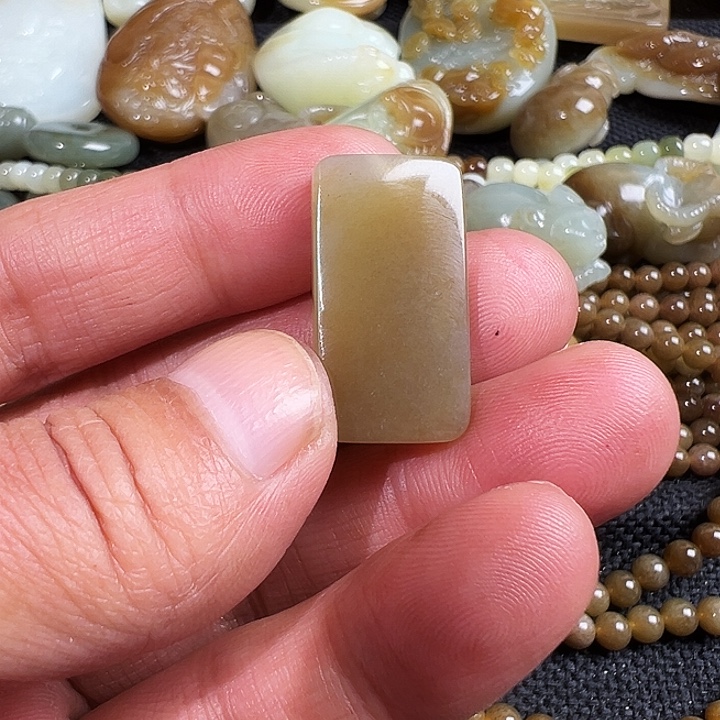 朱***生和田玉未镶嵌吊坠(不含链)