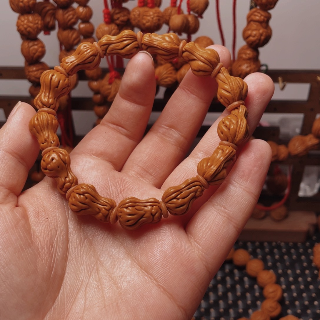 木质类龙纹桃枭手串