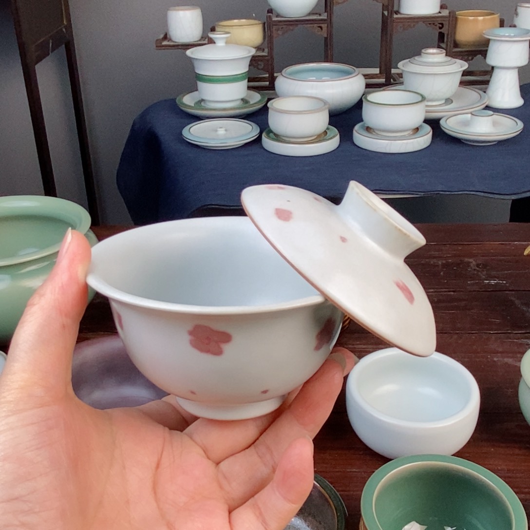 朱砂胎月白点彩两才元宝盖碗 开片 微瑕 