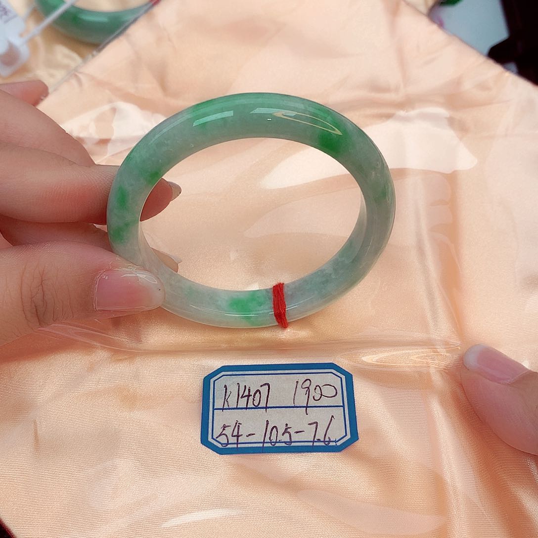翡翠手镯未镶嵌缅甸翡翠