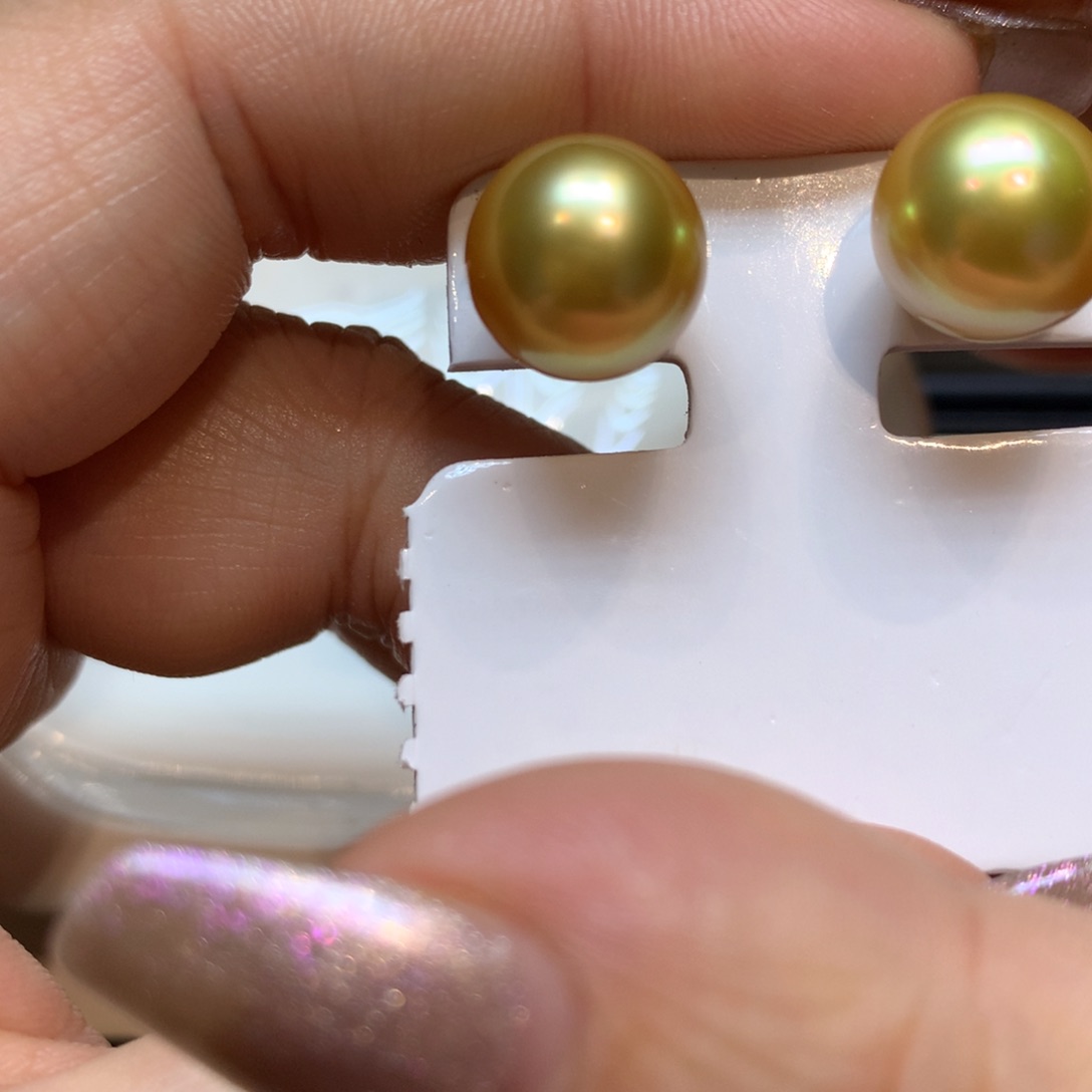 18K金镶嵌海水珍珠耳饰