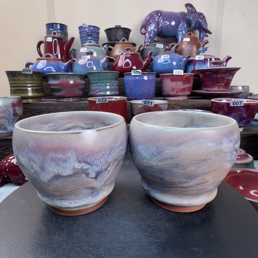 谢***E新釉水造型高脚杯一对