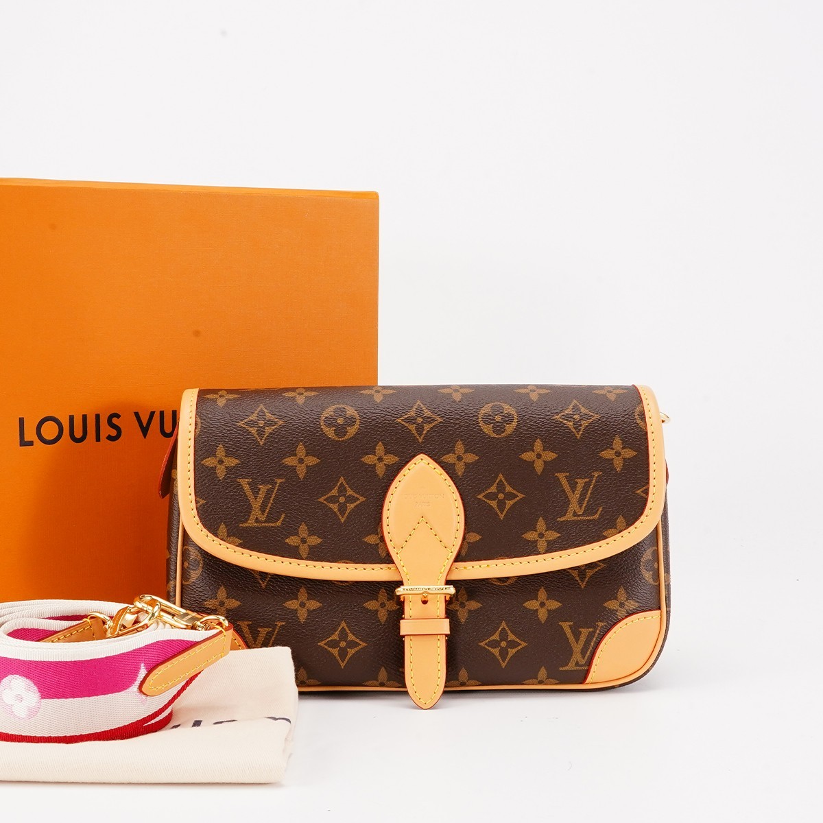 未使用 LouisVuitton/路易威登 【总仓】diane法棍粉肩带BG22000695