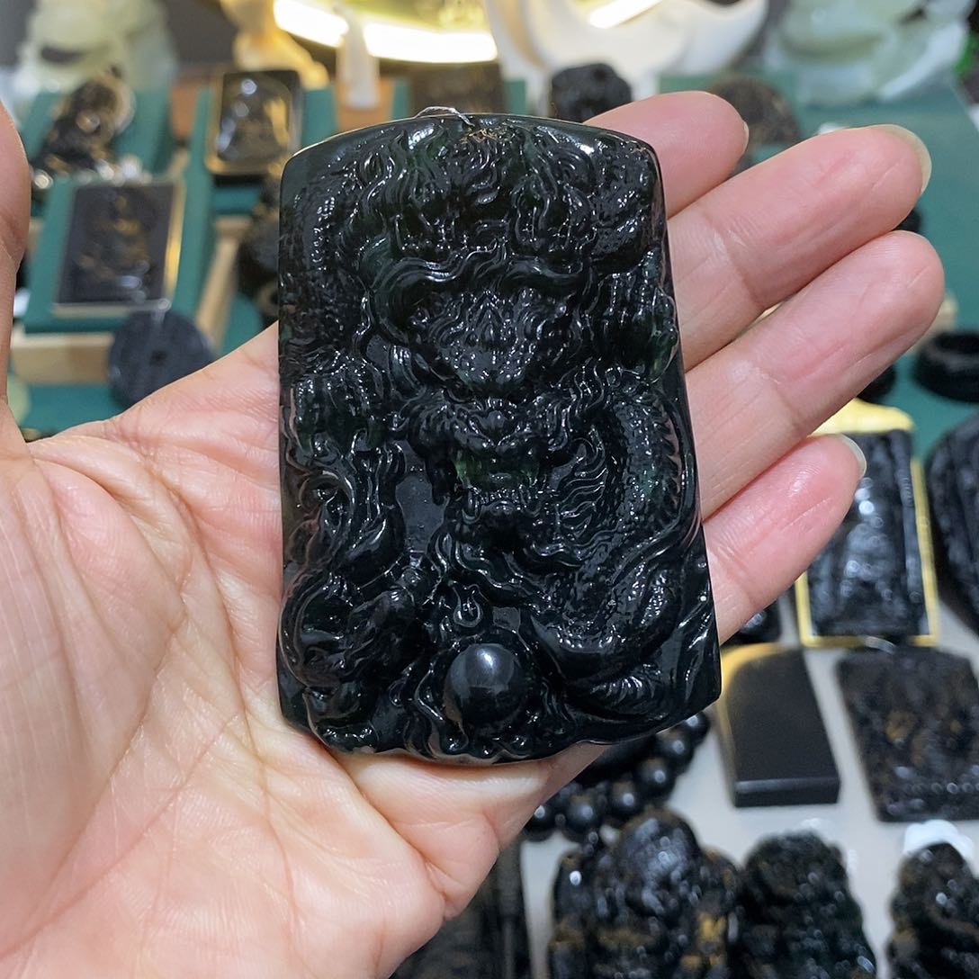 蛇纹石玉颈饰未镶嵌用****2