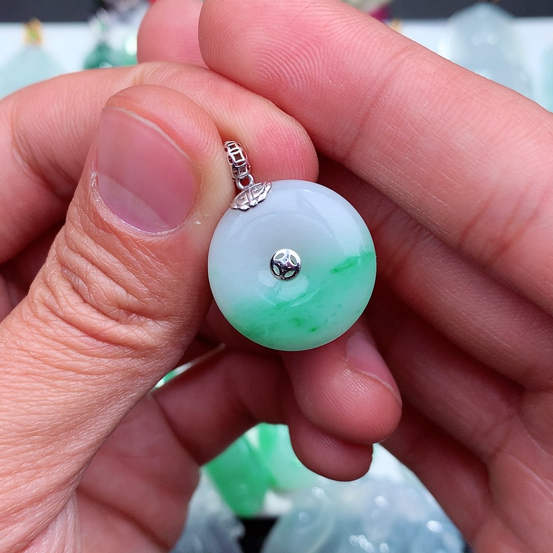 翡翠吊坠(不含链)18K金镶嵌