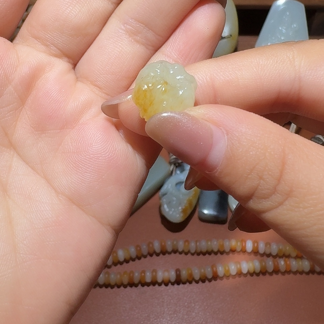 和田玉未镶嵌车挂