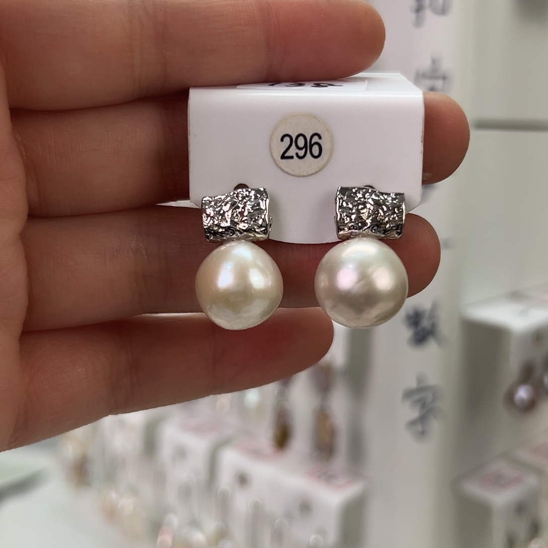 非金属巴洛克花瓣耳饰 