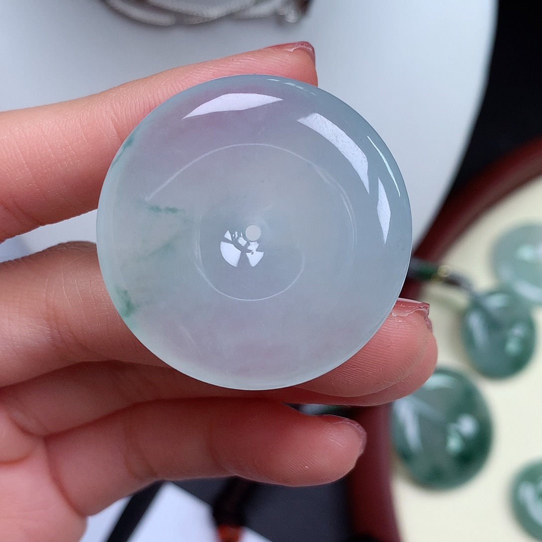 翡翠颈饰未镶嵌平安扣