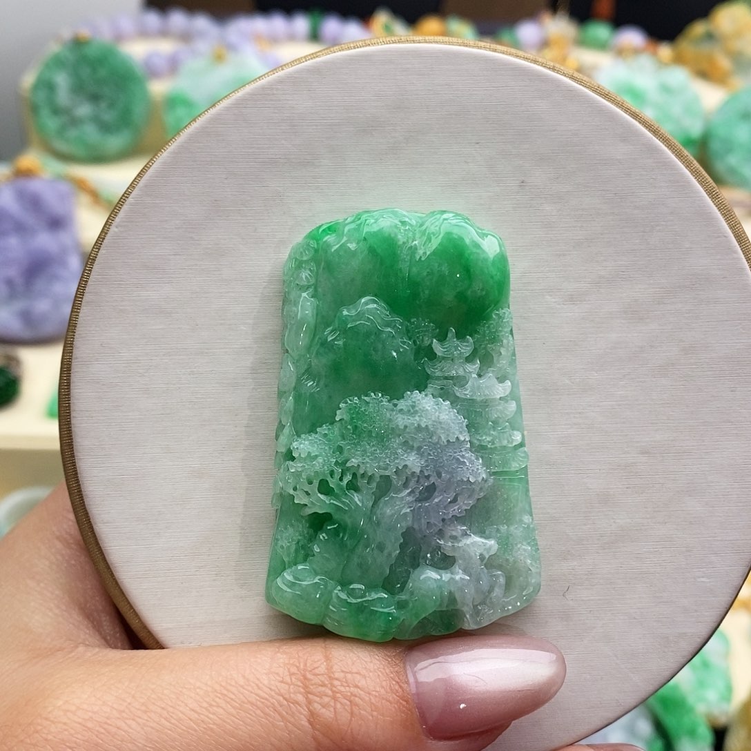 正***翡翠未镶嵌吊坠(赠链)