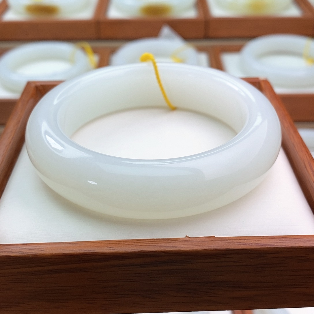 和田玉（白玉）手镯未镶嵌