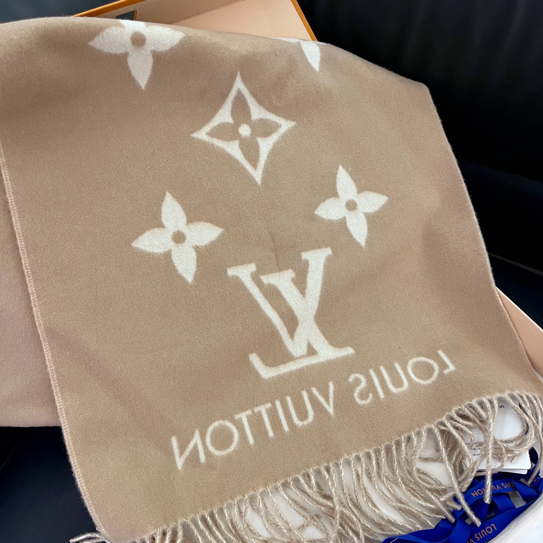 95新 LouisVuitton/路易威登 ￼奶茶色围巾全新QX-12914832