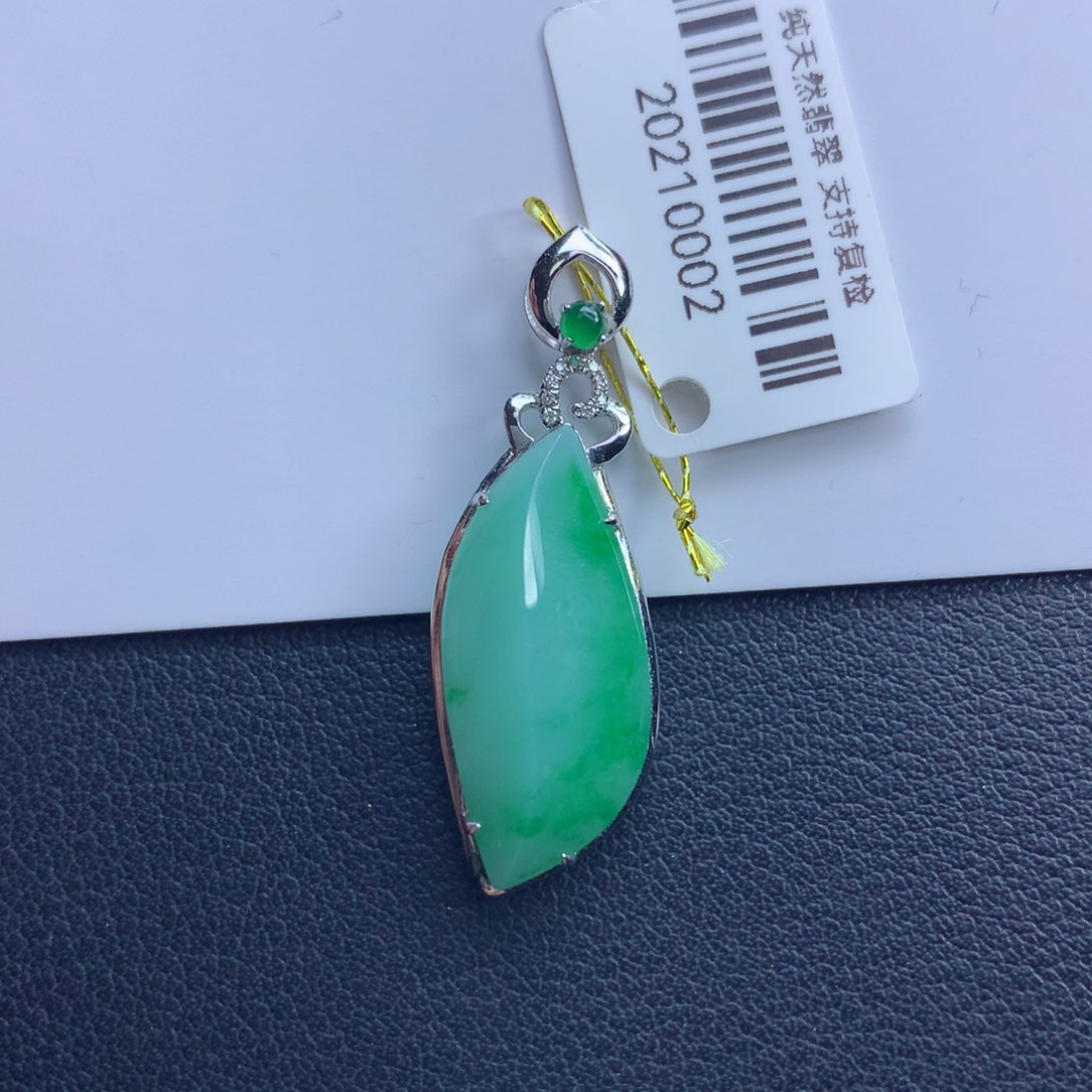 翡翠颈饰未镶嵌随行