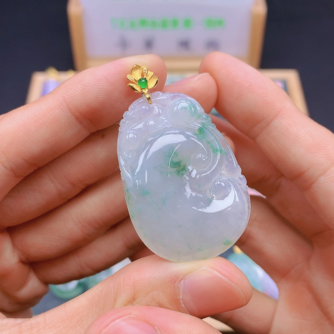 翡翠18K金镶嵌颈饰翡翠