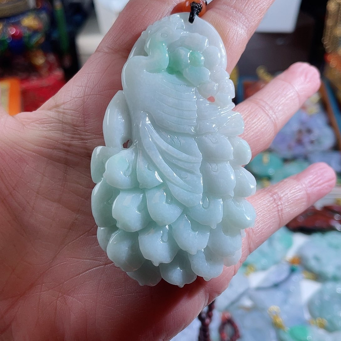 翡翠颈饰未镶嵌翡翠孔雀牌子