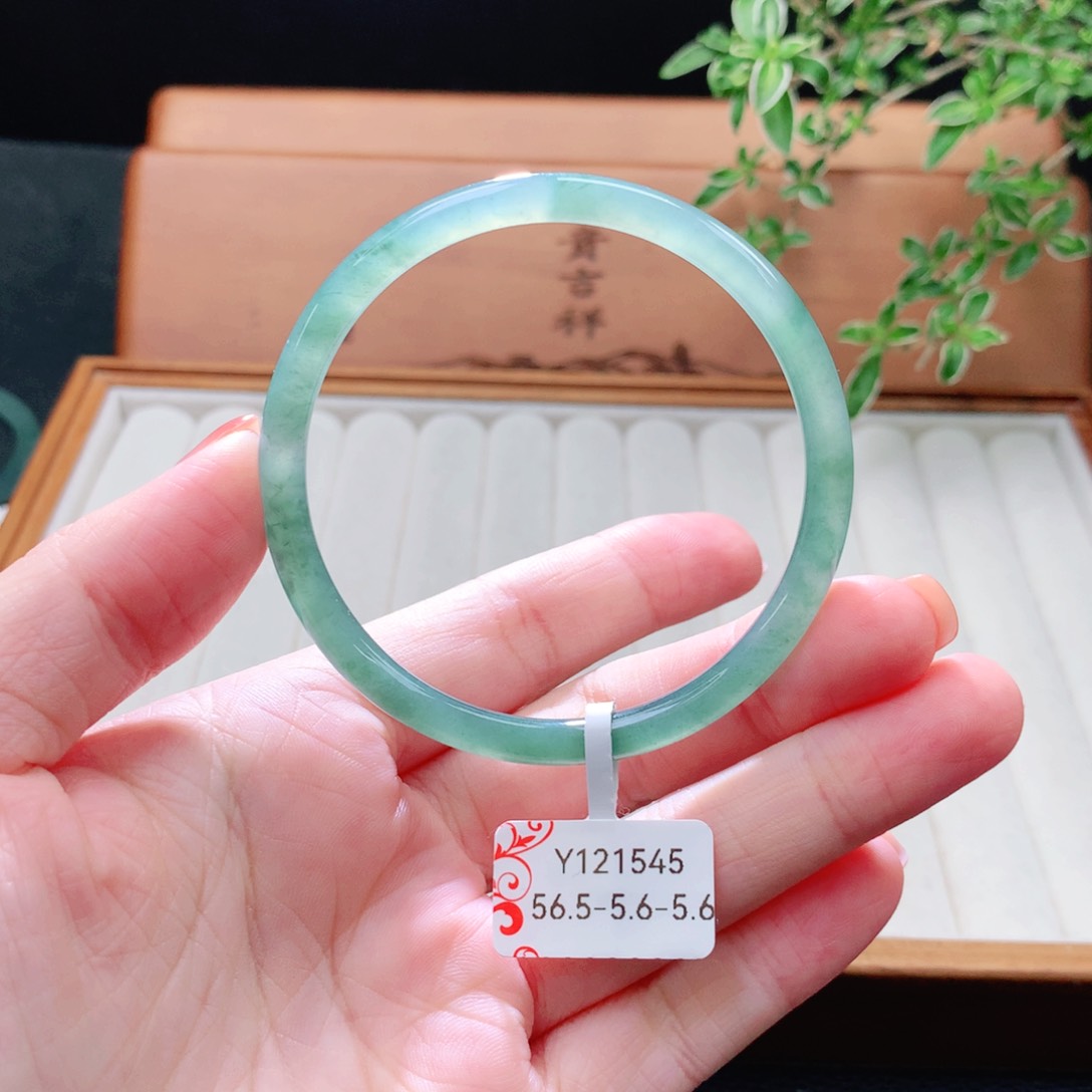 未镶嵌手镯（圆镯）翡翠