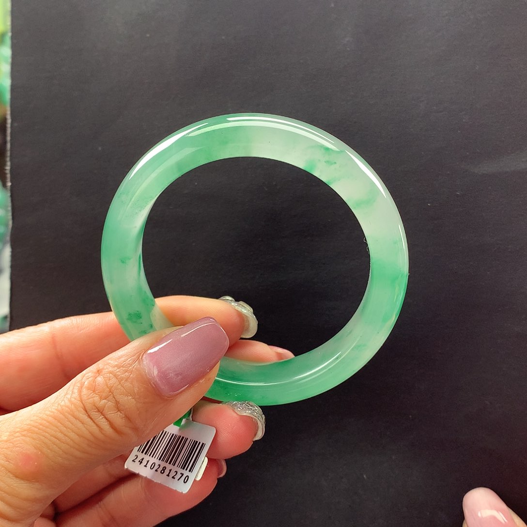 【闪购商品】石英质玉未镶嵌手镯亦**滞