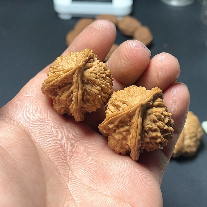 文玩核桃把件三棱