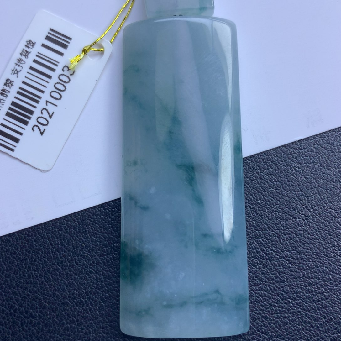 翡翠颈饰未镶嵌无事牌