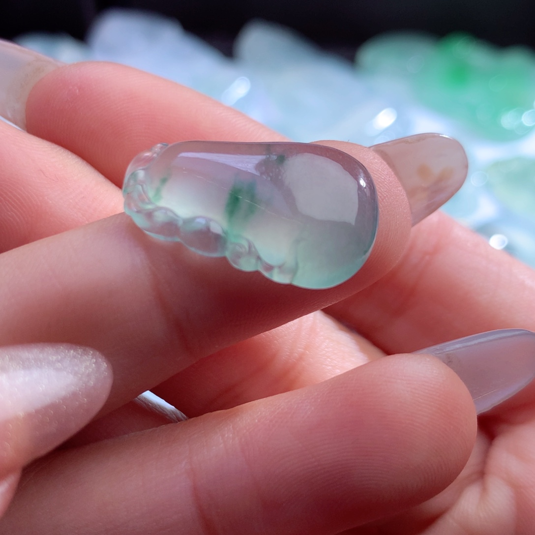 翡翠未镶嵌颈饰缅甸