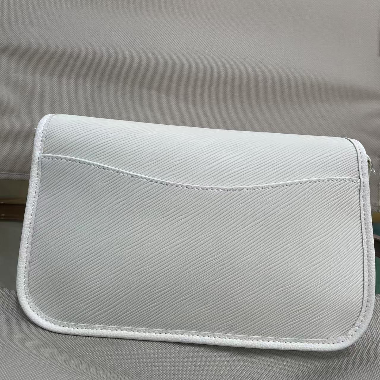 潮流打造真皮女士包时尚方24.5CM律新斜挎包 0599 白色