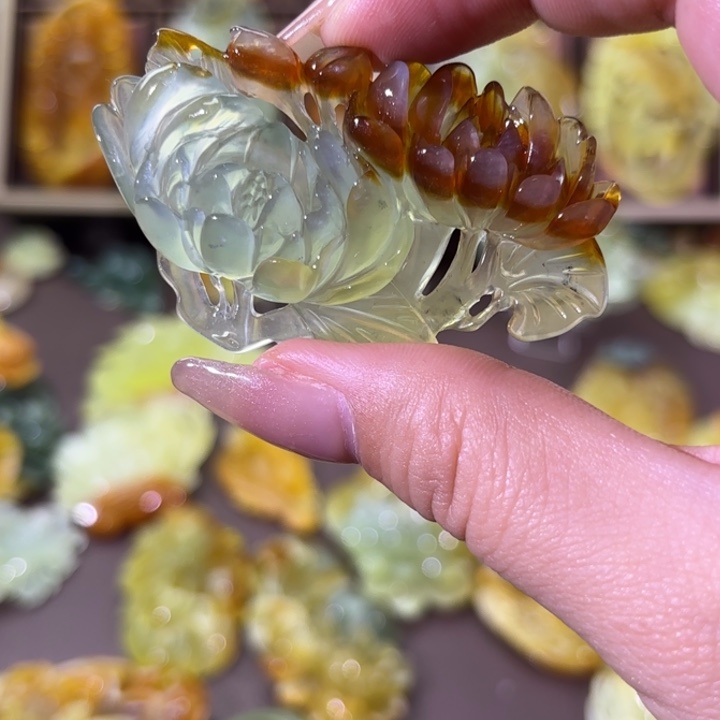 未镶嵌蛇纹石玉颈饰烟****梦