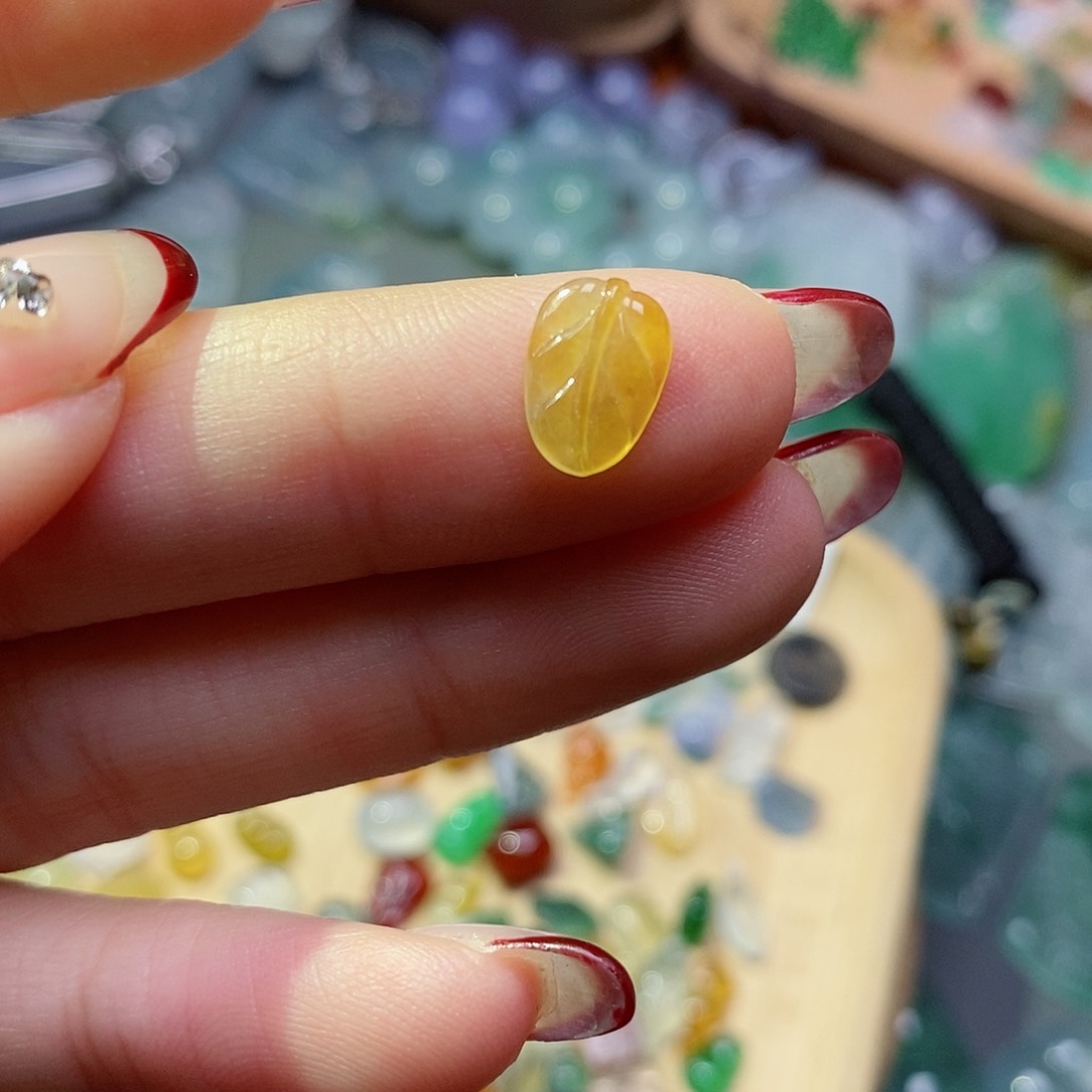 翡翠颈饰未镶嵌翡翠