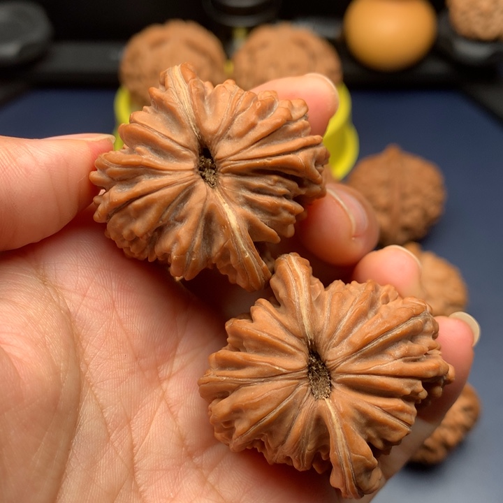 把件文玩核桃40红皮山地楼