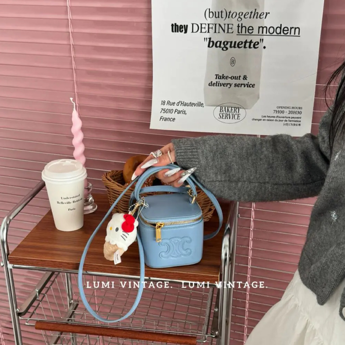 95新 Celine/思琳 凯旋门蓝色手柄盒子单肩包84900940